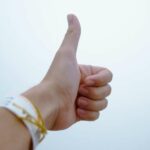 Arthrose du pouce : pourquoi porter une attelle ?
